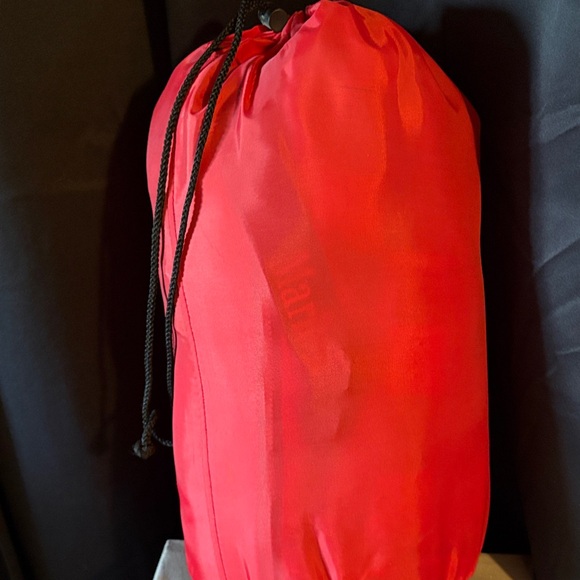 Marlboro Red Drawstring sleeping bag - Picture 3 of 5